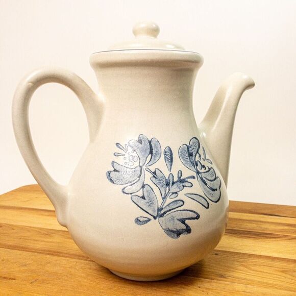 Pfaltzgraff Yorktowne Vintage Ceramic Coffee Pitcher with Lid - Picture 3 of 8